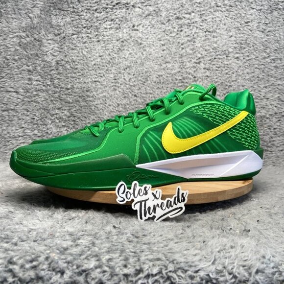 Nike Sabrina 2 Oregon Ducks Size 11.5 Men = 13 Women Green Yellow HQ4344-300